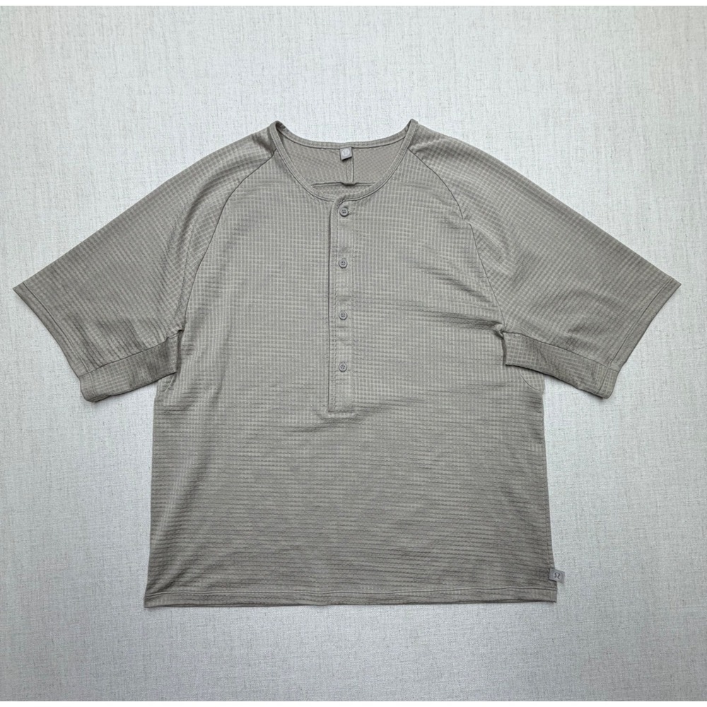 Lululemon Short Sleeve Henley Shirt Textured Waffle Grid Knit Grey Mens M
